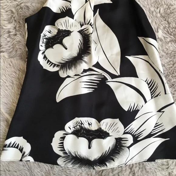 White House Black Market silk floral blouse 0 - Picture 3 of 8